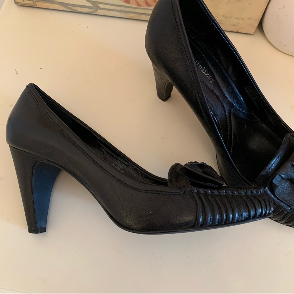 Naturalizer black leather bow shoes size 6M - Picture 5 of 9